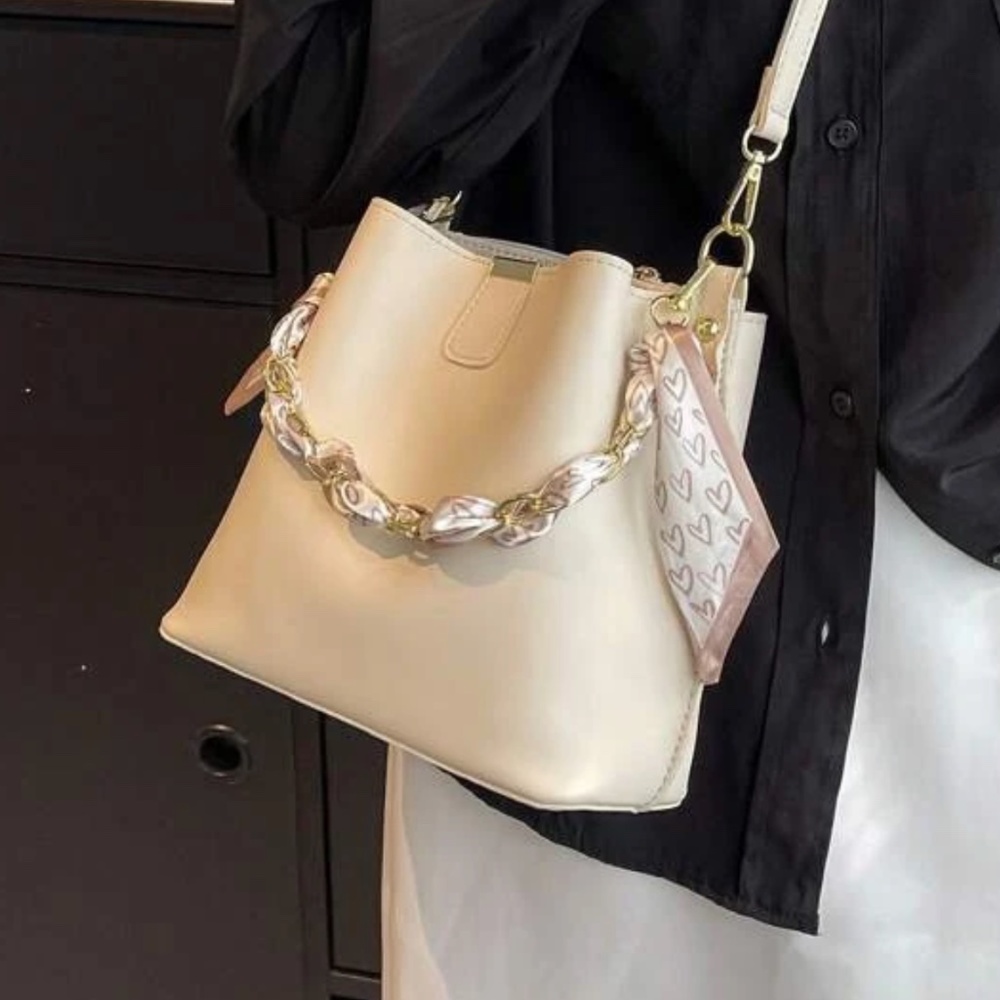 Luxe Vegan Leather Chain Detail Crossbody Bag - Picture 4 of 6